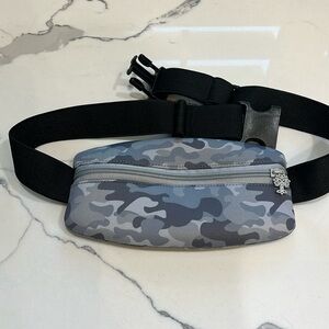 Oak & Reed neoprene camo fanny pack.